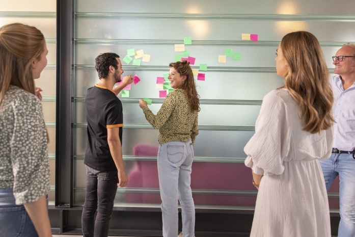 brainstorm met post-its tijdens data&insights kickstart