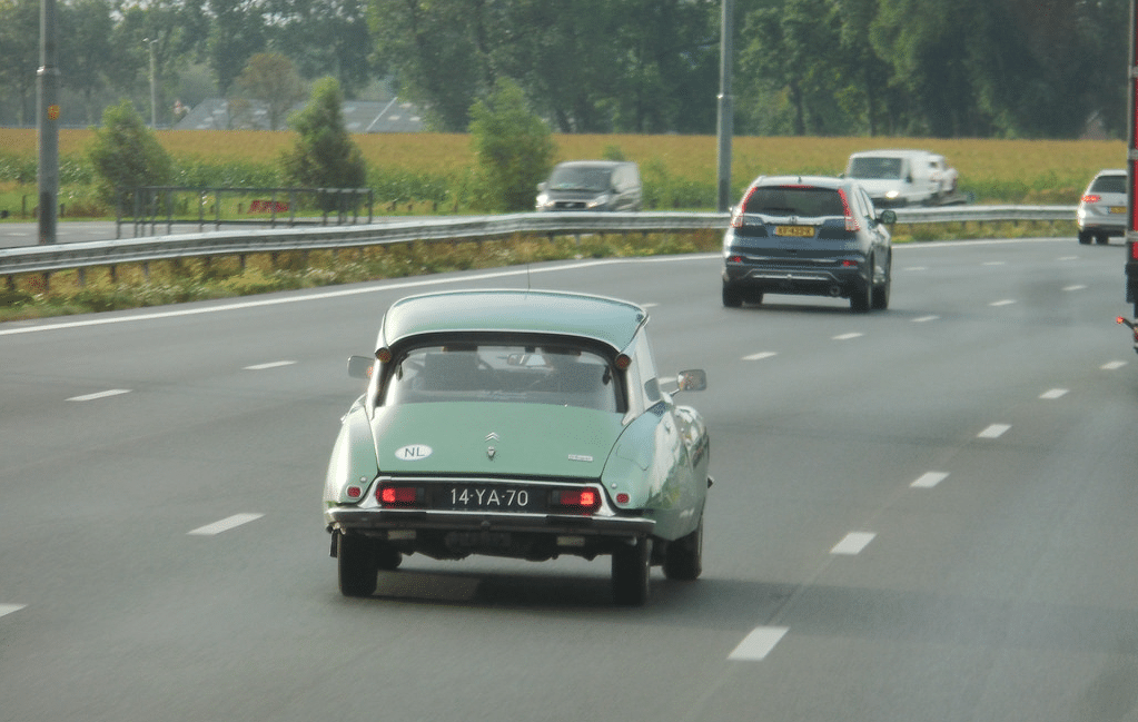 Auto op snelweg