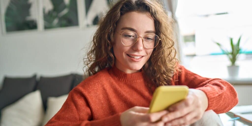 Hoe groot is de invloed van social media en influencers op het koopgedrag van Gen Z en Millennials? Dit en meer lees je hier, in het gloednieuwe WHO rapport!